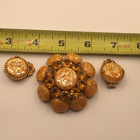 Vintage confetti lucite brooch, earrings - Picture 5 of 6